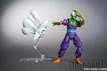 SHFiguarts Piccolo SDCC 2013 avec sa cape