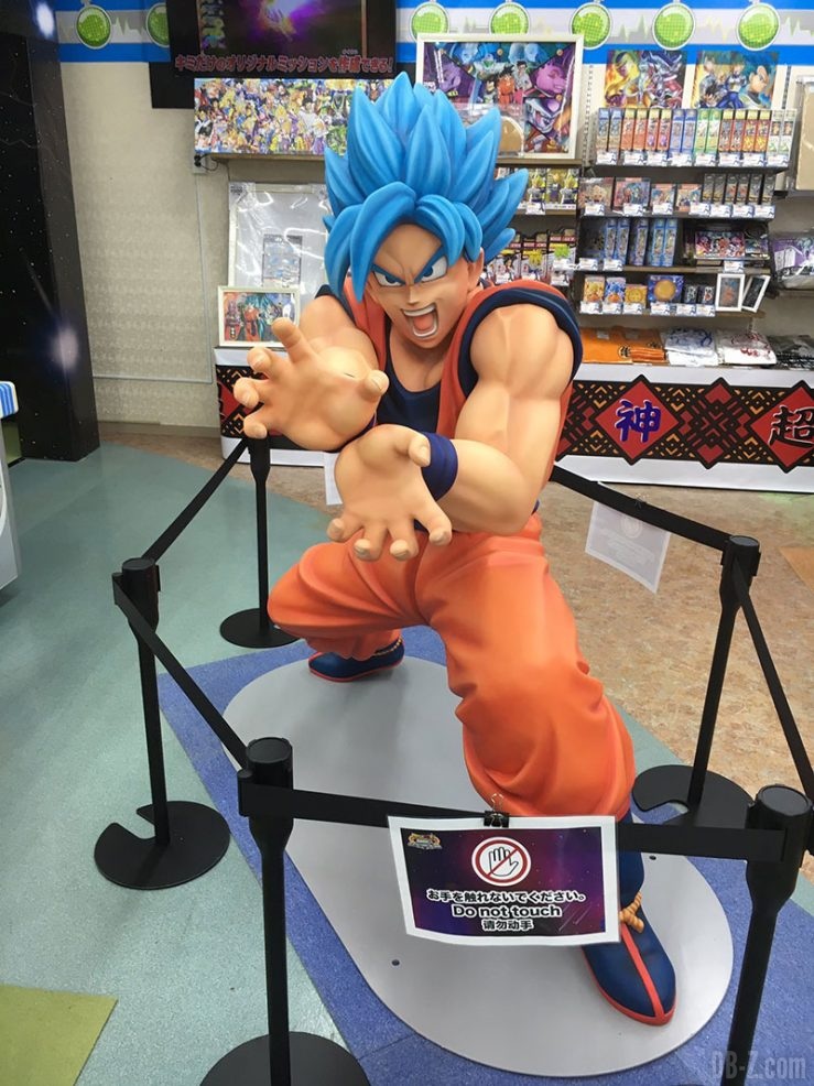 Goku SSGSS à l'Exposition Dragon Ball Super d'OkinawaVegeta-SSGSS