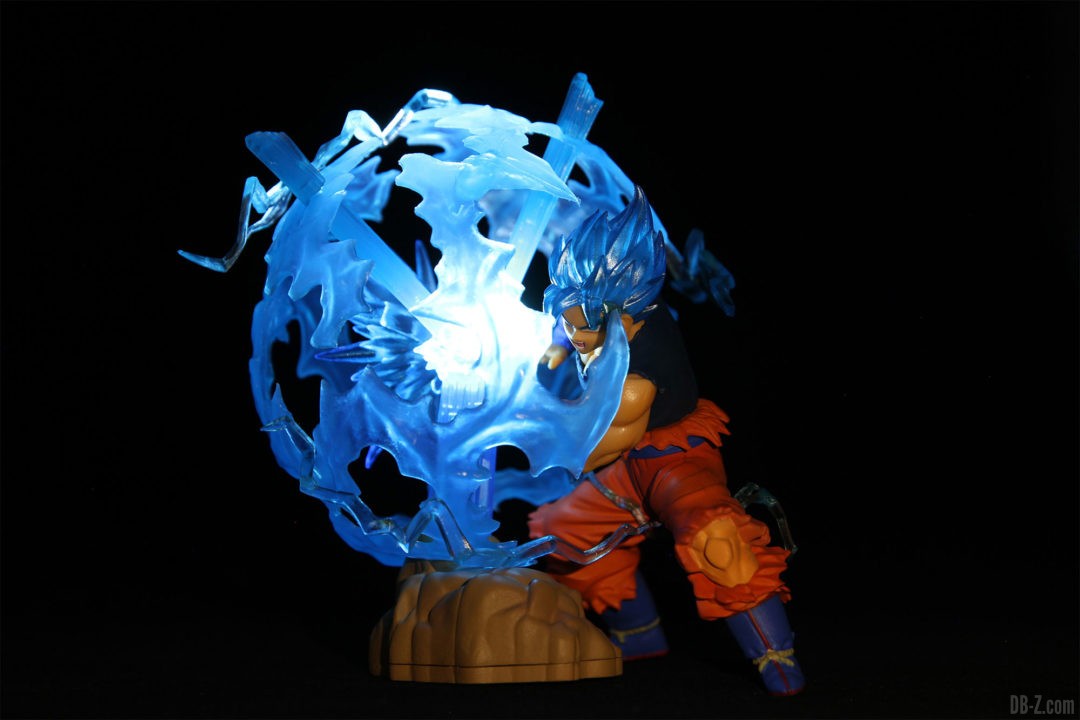 Ultimate-Luminous-HG-Dragon-Ball-01-Goku-Super-Saiyan-Blue-Allume