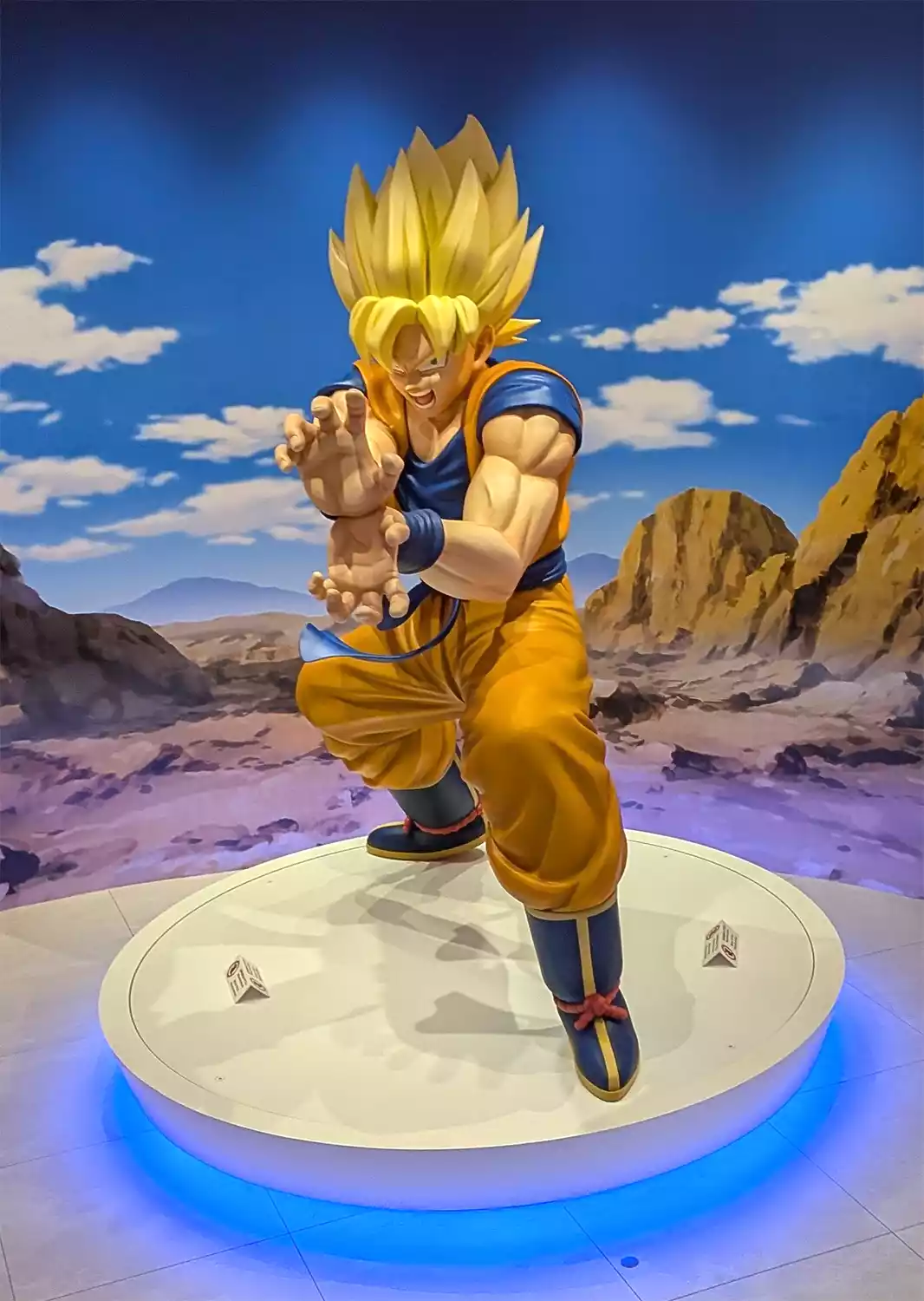 Statue Goku Super Saiyan - Visuel boutique Dragon Ball Store Tokyo